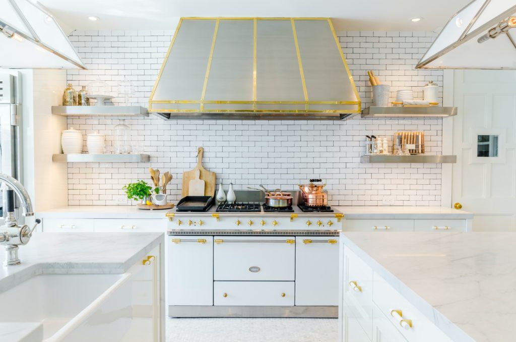 How to Style Glass Kitchen Cabinets - Sanctuary Home Decor